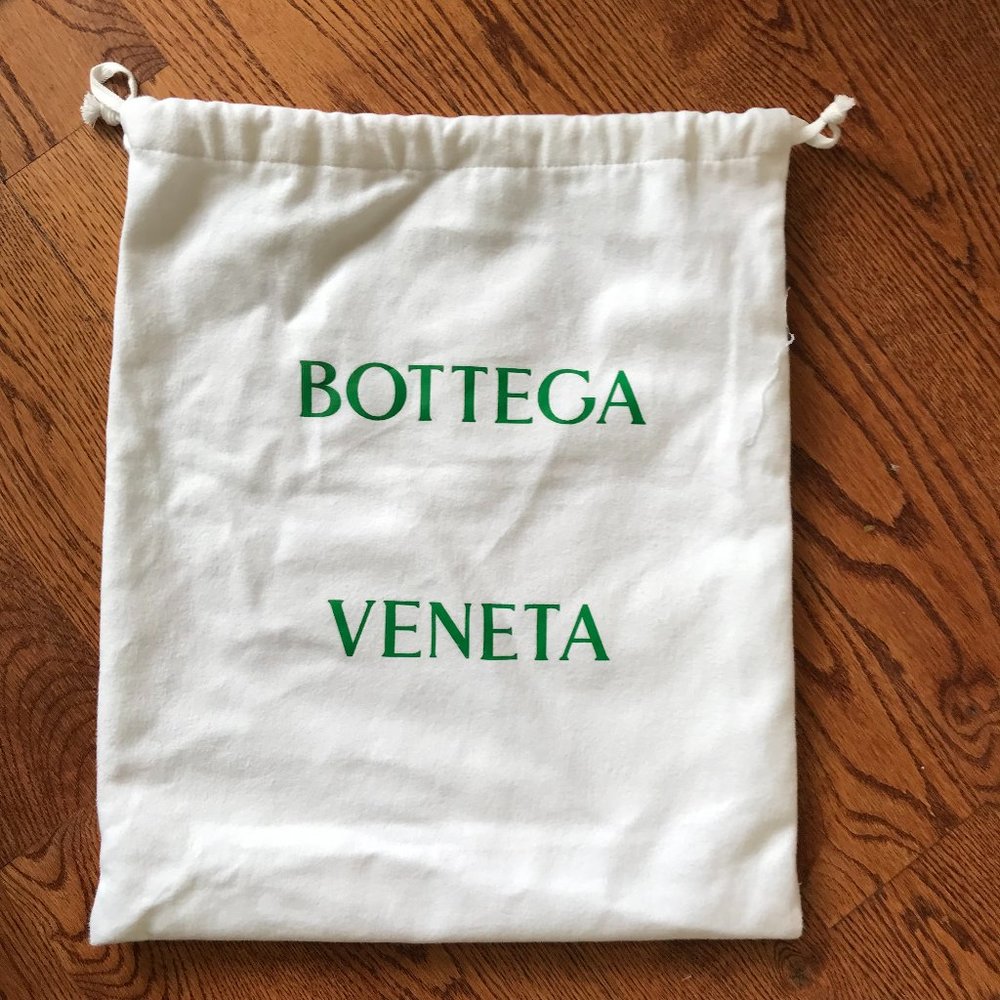 Bottega Veneta Intrecciato Leather Crossbody in Cognac Tan with COA and dustbag - Picture 7 of 15